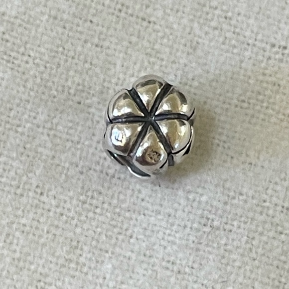 Pandora Jack-O-Lantern Pumpkin Charm - Picture 8 of 12